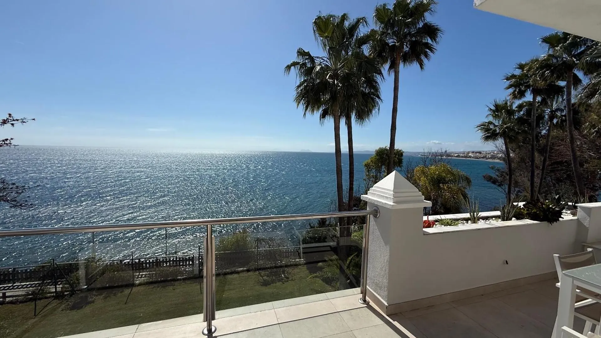 Estepona Beach Front Apartment With Stunning Sea Views Espagne