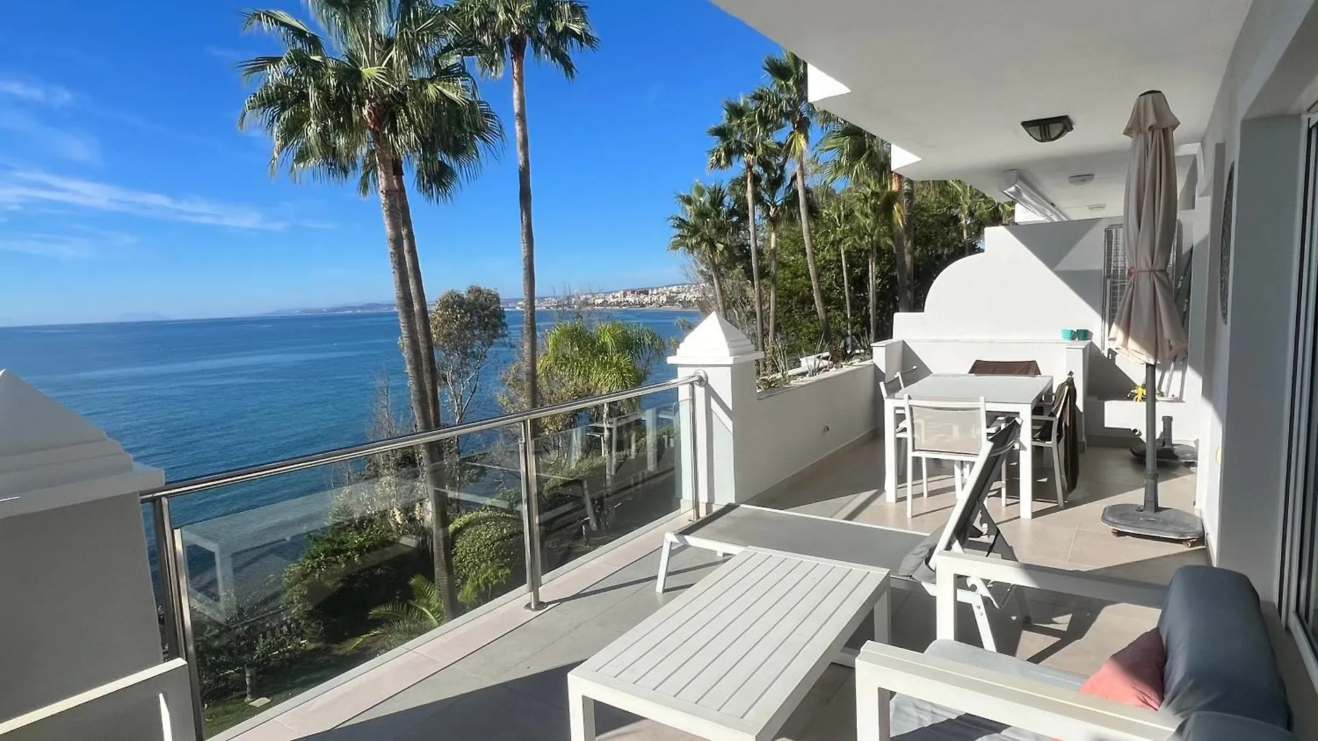 Estepona Beach Front Apartment With Stunning Sea Views 0*,