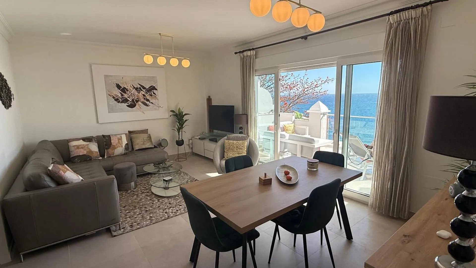 Estepona Beach Front Apartment With Stunning Sea Views 0*,