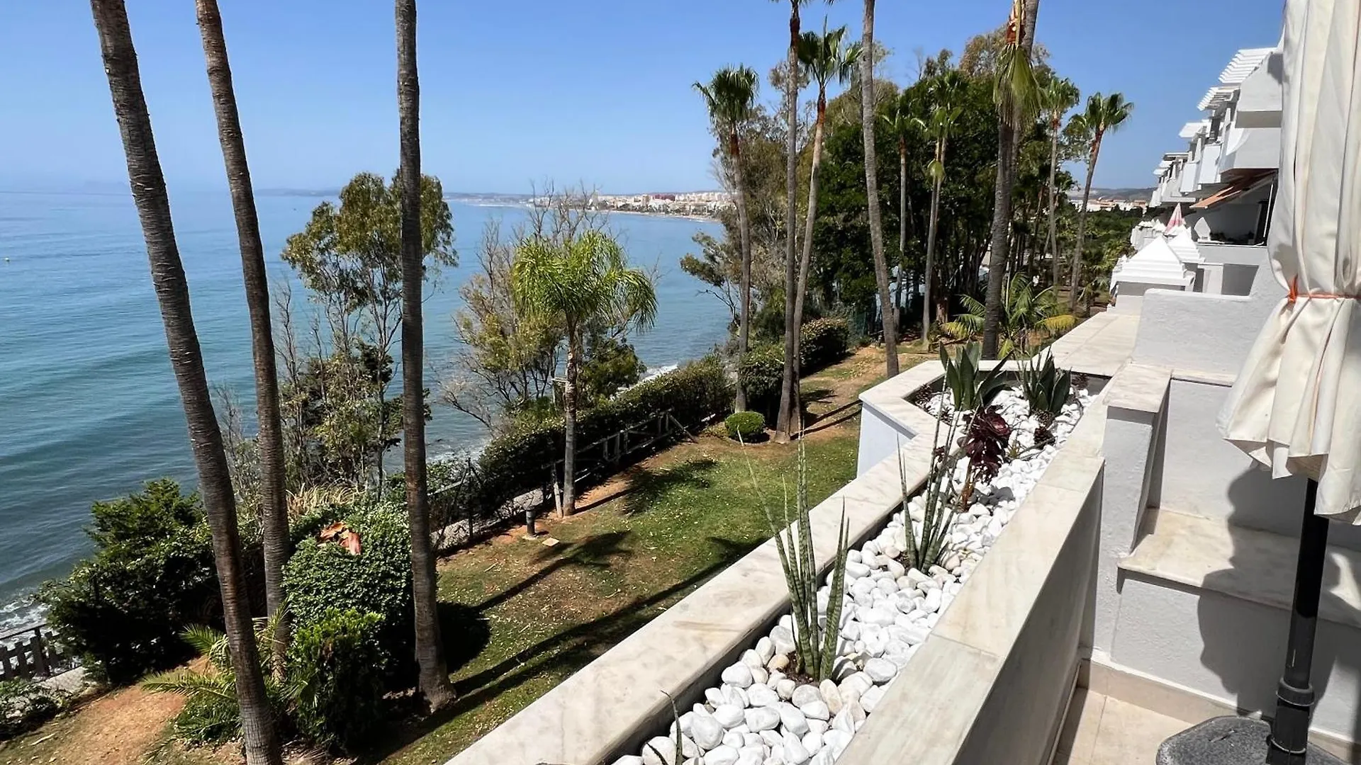 Estepona Beach Front Apartment With Stunning Sea Views Espagne