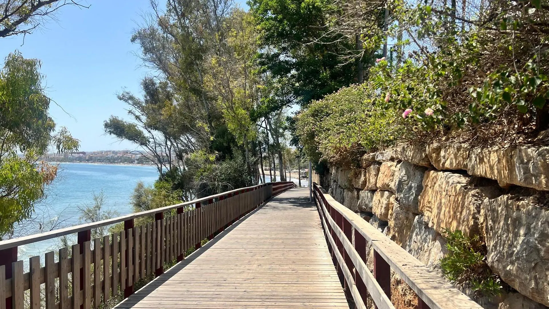 Estepona Beach Front Apartment With Stunning Sea Views